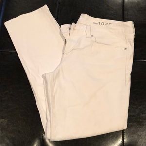 Gap ‘Real Straight’ ankle length white jeans
